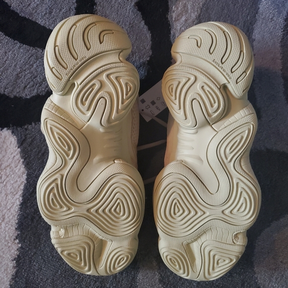 Yeezy Blush 500 - Picture 2 of 10